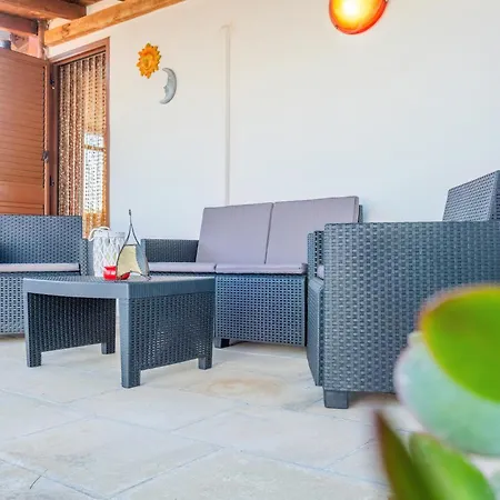Eclissi Holiday Home, Apartment *
