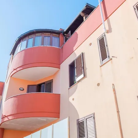 Eclissi Holiday Home, Daire Lequile